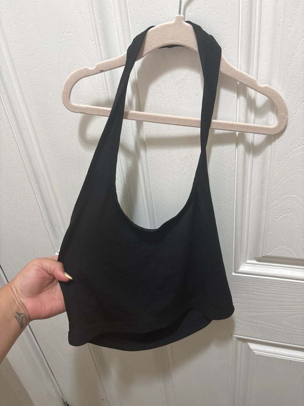Cider Solid Ribbed Halter Crop Top Black Size S